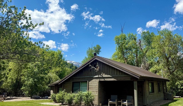 Beautiful Mountain Cabin on Lower Provo River