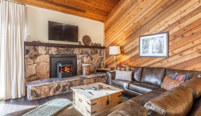 Beautiful Spacious Pet-Friendly Townhome 264