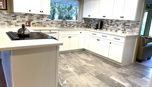Beautiful specious house with nearby lake, waterfront, dining and entertainment.