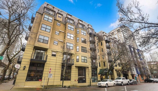 Beautiful Top Floor Loft in the heart of the City