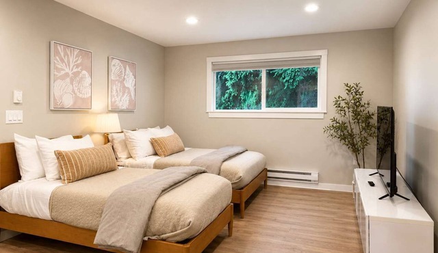 Bellevue Pet friendly 1BR Attached Unit
