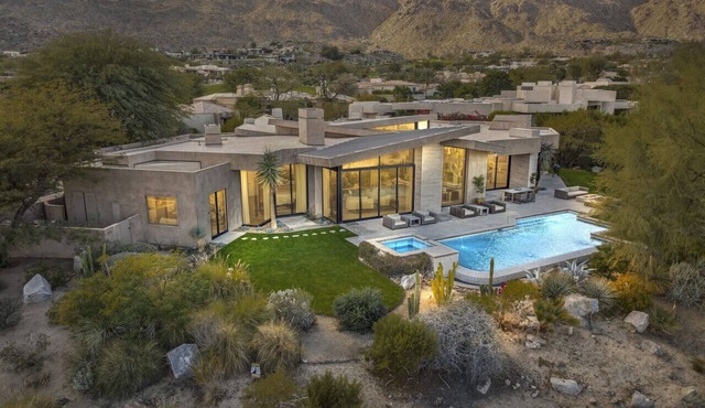 Big Horn Retreat- 4 Bed, 4 ensuite bath, MNT, Golf course views! Epic backyard.