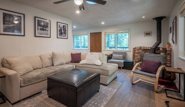 Bigfoot Escape | Dorrington Cabin with Bonus Room