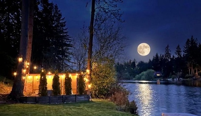 Birdsong lakeside serenity retreat