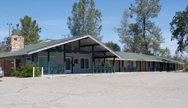 Black Hawk Lodge