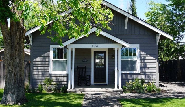 Bluebird Day - Fuller Cottage in Bend, OR: Charming 3-bedroom getaway with hot tub.