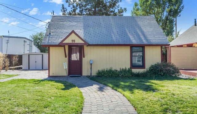 Bluebird Day - Huckleberry Cottage in Bend, OR, perfect for a romantic getaway.