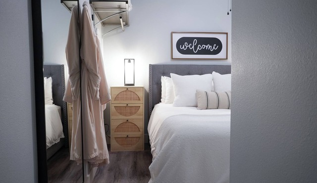Boutique Lodging at the Douglas on Third right on Charming Historic 3rd St. #11