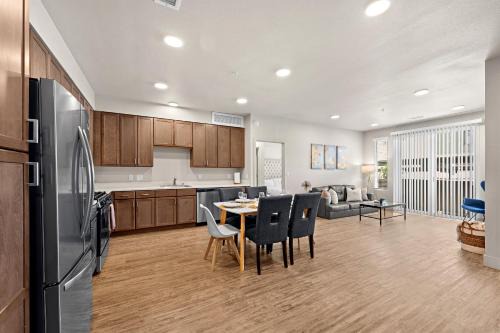 Brand New 2BR - 2 King Beds Pool Gym