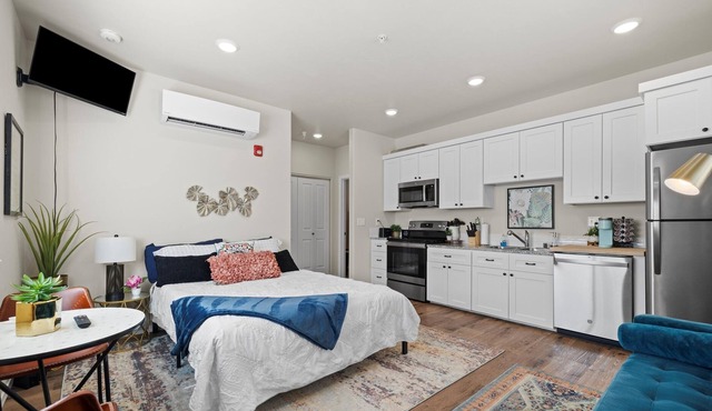 Brand new, luxury studio for rent by the night, week or month!