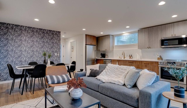 Brand new, Modern 2 Bedroom home near Greenlake.