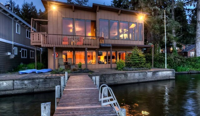 Breathtaking Beach House with Fireplace and Gorgeous Sights in Otis, Oregon