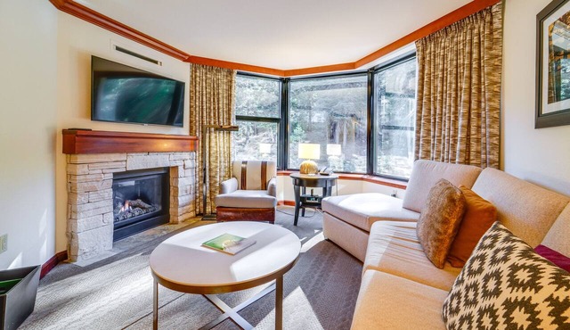 Breathtaking Olympic Valley Gem: Walk to Chairlift