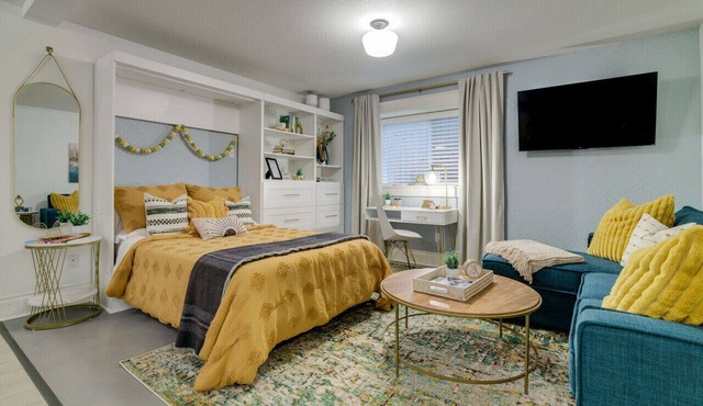 Bright & Cozy Walkable U of P Studio, Fast WiFi