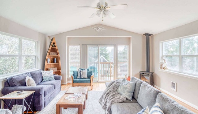Bright home near beach with fast WiFi fireplace and washer dryer