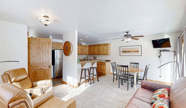 Bright McCall Townhome | Pool + Walk to Lake + Gym