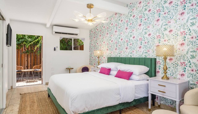Brigitte Suite · Dog-Friendly Yard, Palm Springs