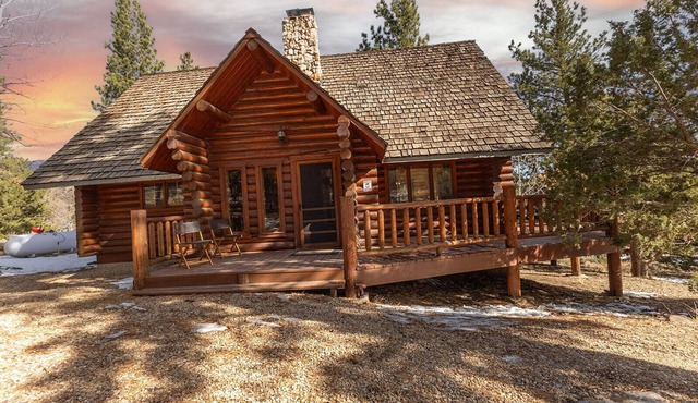 Cabin close to the Lake, Sleeps 8