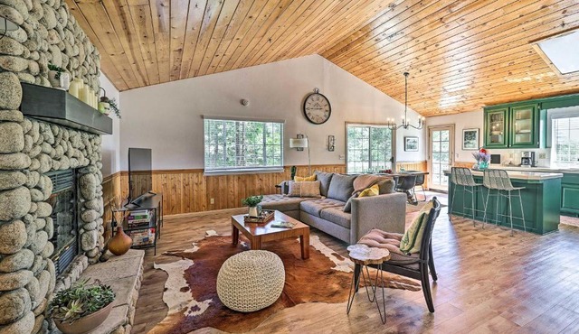 Calming Twin Peaks Family Retreat with Views!