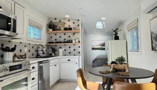 "Canyon View" Casita with tennis/trails/terrace/FULL kitchen