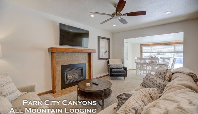 Canyons View 19: 2 bedroom 2 bathroom walk to the Cabriolet lift