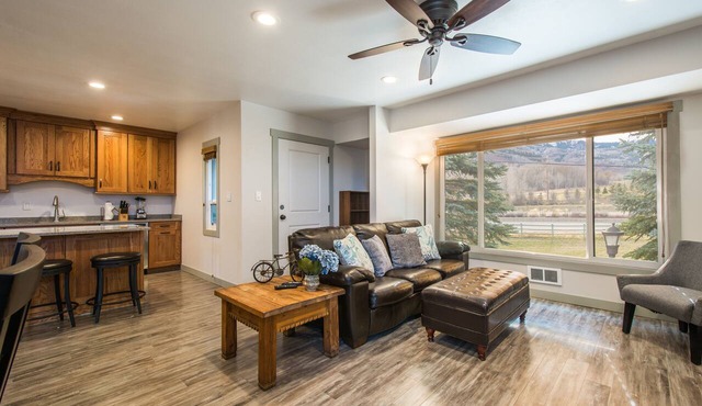 Canyons View 20: 2 bedroom 2 bath nicely updated condo