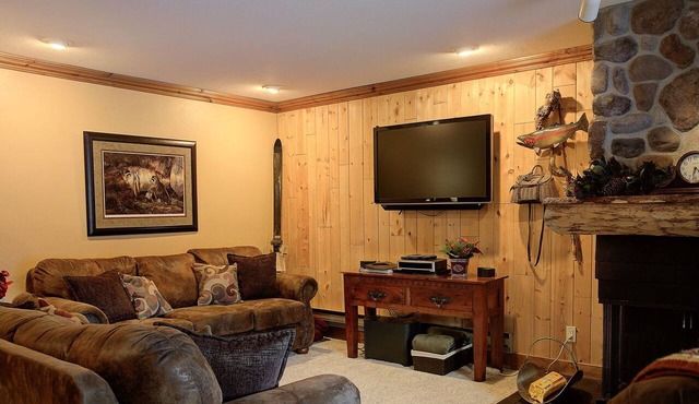 Canyons View 7: Beautiful 2 Bedroom 2 bath vacation rental condo. Walk to the Cabriolet Lift