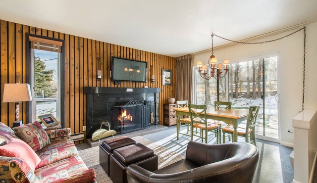 Canyons View 9: 2 bedroom 2 bathroom condo across the street for the Cabriolet lift