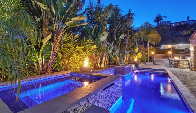 Carlsbad Oasis, Luxe 6BR with Casita. Pool, Spa, Outdoor Dining, Close to Beach