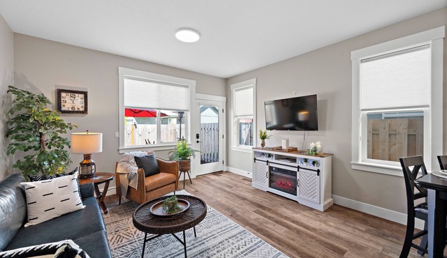 Carlton Townhouse No. 6 Dog Friendly Fireplace BBQ 1 BK to Wine & Dining