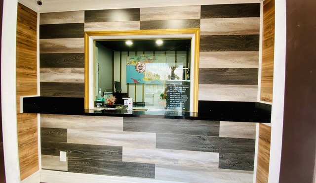 Casa Blanca Inn & Suites