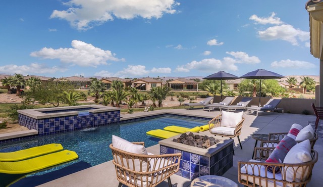 Casa No Problemo: Golf Villa w/Pool & Tesla EV
