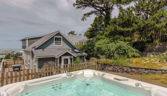 Castello Del Mare - Ocean views, Hot tub, Dogs OK
