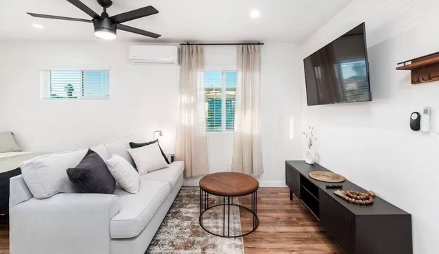 Central San Diego Studio W/Parking-W/D-Kitchen-A/C