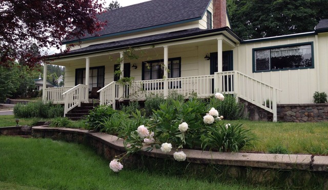 Charming 1875 Farmhouse in Historic Jacksonville — Walk to Town & Britt