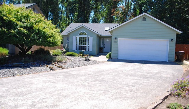 Charming 2-bedroom house with AC in Columbia City