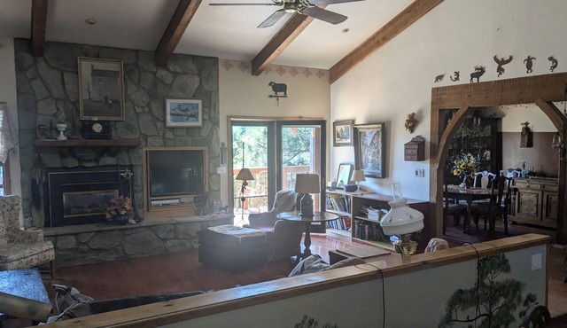 Charming 2-bedroom house in terrific Prescott with WiFi, AC