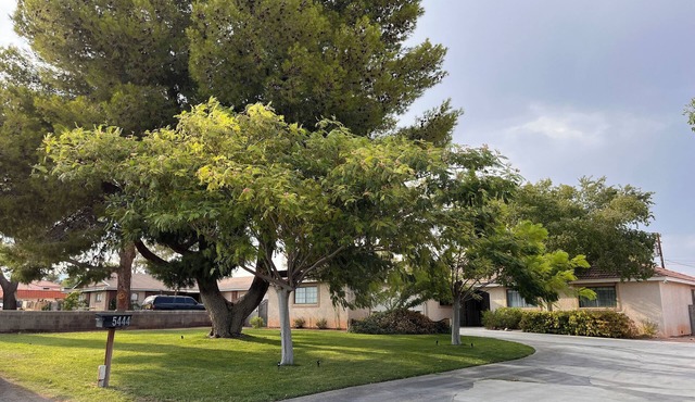 Charming 3-bedroom farmhouse with AC and WiFi in brilliant Las Vegas