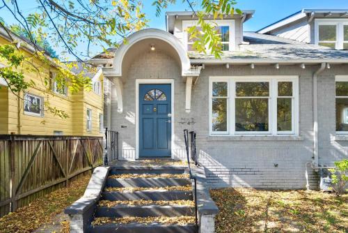 Charming and Spacious Seattle 3B3B Townhome