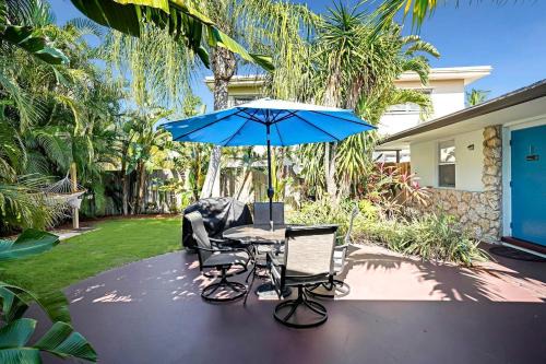 Charming Beachside Bungalow with Private Courtyard Near Singer Island, West Palm Beach, Florida