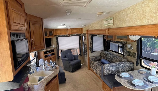Charming Camper in Prime La Mesa Location – WiFi & inside parking Included