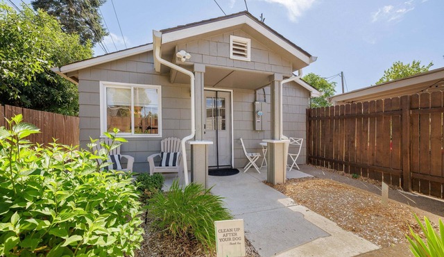 Charming Cozy Casita in Eugene, perfect for couples, pets welcomed!
