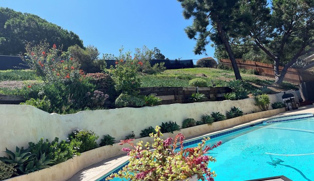 Charming Craftsman Retreat: 3BR Home w/Pool & Jacuzzi – Your Perfect Getaway!