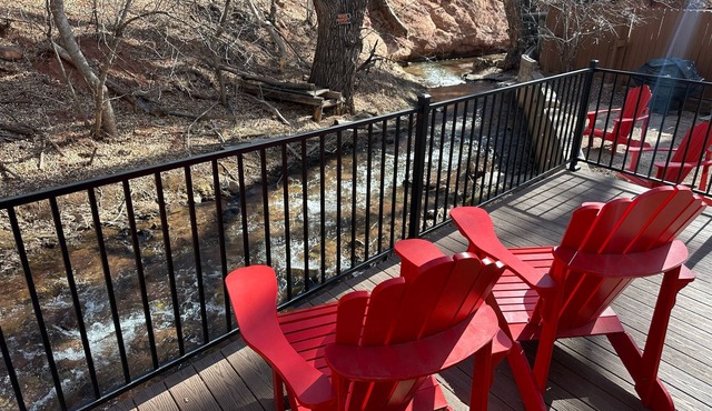 Charming Creekside Cabin Walk to Downtown Manitou – Ideal Retreat!
