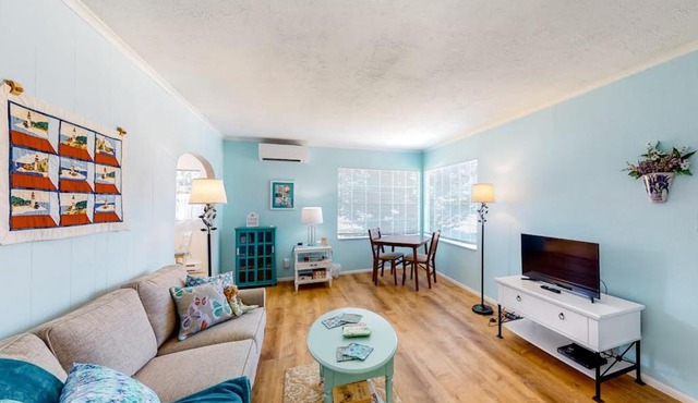 Charming dog-friendly house with Wifi & W&D - near the river
