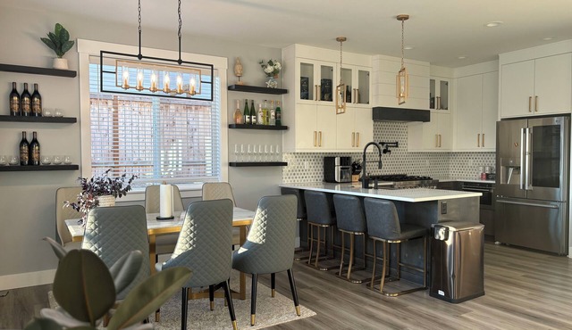 Charming house with Hot Tub and Steamer Shower in delightful Dallas