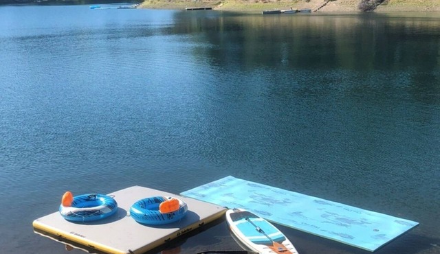 Charming luxury lakefront cabin on crystal swimming lake - Sleeps 6