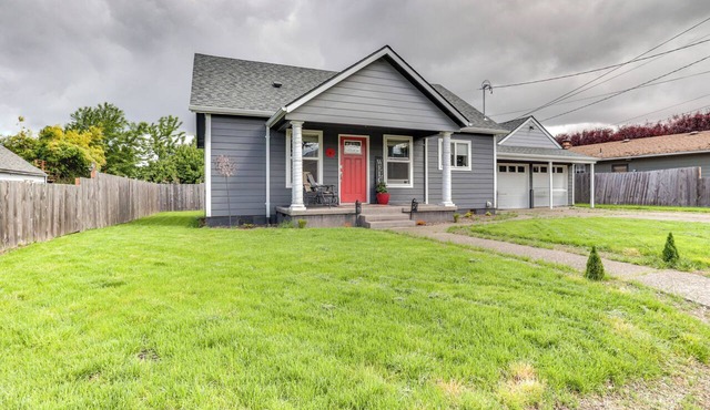 Charming McMinnville Home - Walk to Wineries!