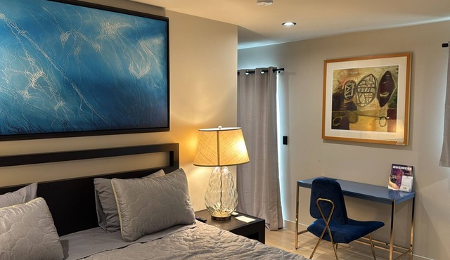 Charming One Bedroom Suite in lovely Los Angeles with AC, WiFi