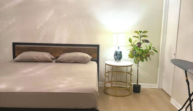 Charming Single Story 3-bedroom townhome with AC in Los Angeles